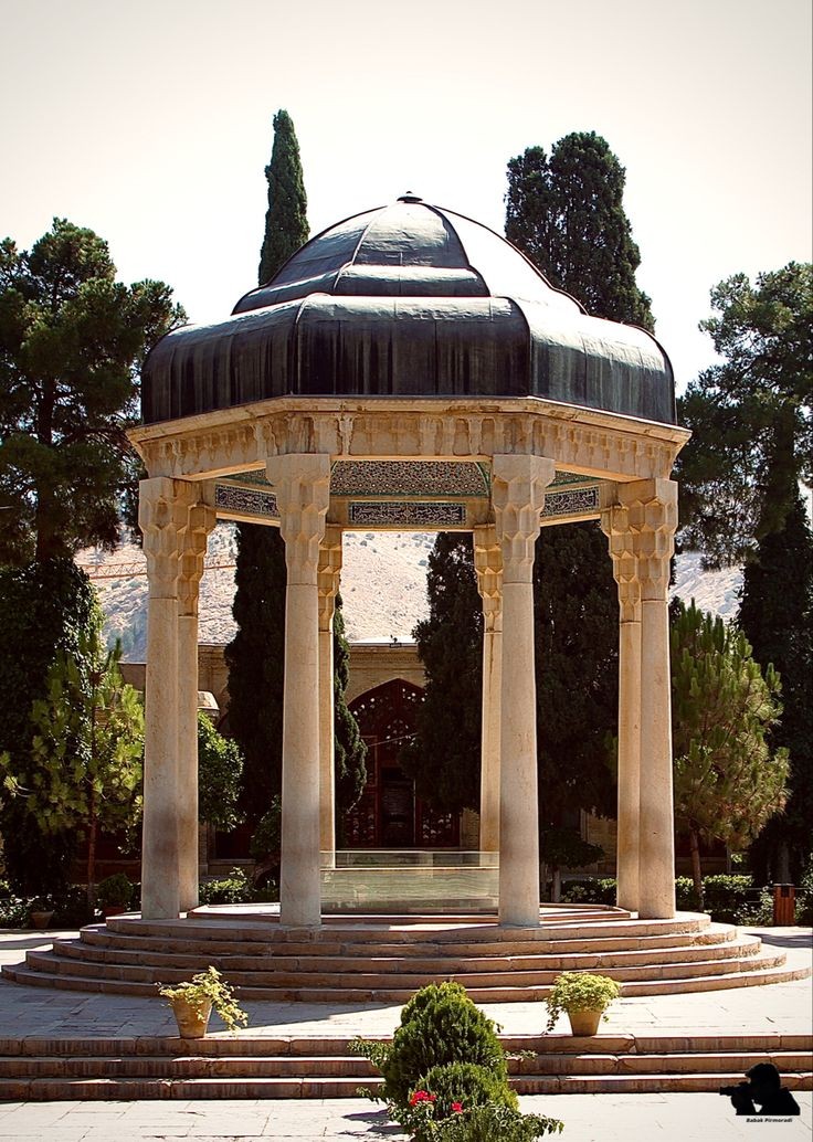 آرامگاه حافظ شیرازی